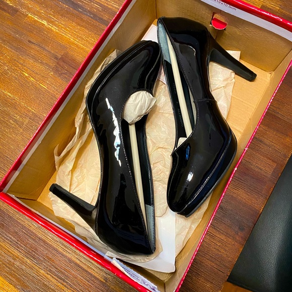 * HOST PICK * Diana Ferrari ‘Gabriette’ Black Patent heels - SIZE 7 - Picture 6 of 13